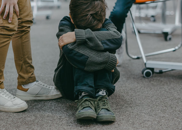 This Online Thread Is Dedicated To Shaming Parents That Cross The Line With Their 'Helicopter Parenting' Behavior (30 Answers)