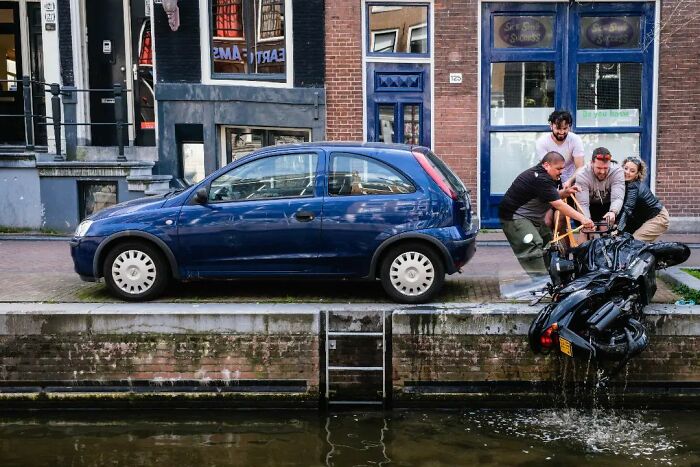 This Belgian Photographer Captures Funny And Extraordinary Scenes Of Everyday Life (30 New Pics)