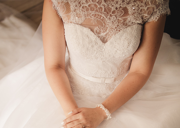 Woman Blocks Fiancé’s Number And Stays At Mom’s House After He Gives An Overly Honest Opinion On Her Wedding Dress