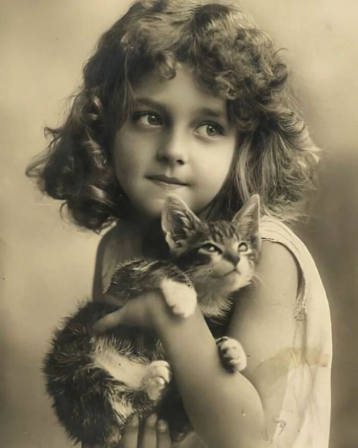 The Adorable German Actress Grete Reinwald Modeled For Various Postcards Like This One When She Was A Child, Around 1910