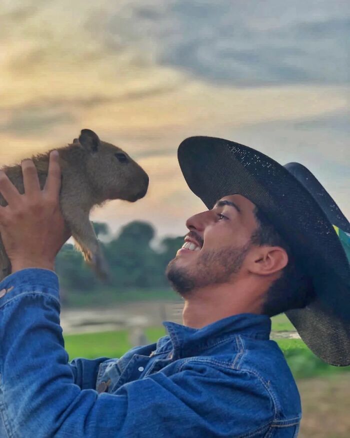 This Man From Brazil Who Lives On A Farm Shares A Beautiful Bond With A Rescued Capybara This Man From Brazil Who Lives On A Farm Shares A Beautiful Bond With A Rescued Capybara