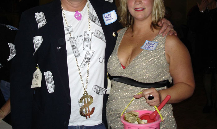 19 Y.O. Daughter Gets Excluded From Family Dinner Because She Called Her Dad’s 26 Y.O. Girlfriend A Gold Digger 19 Y.O. Daughter Gets Excluded From Family Dinner Because She Called Her Dad’s 26 Y.O. Girlfriend A Gold Digger