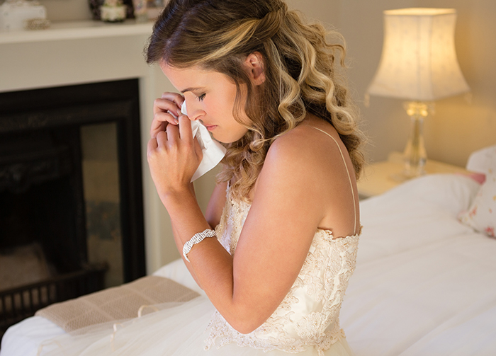 Woman Blocks Fiancé’s Number And Stays At Mom’s House After He Gives An Overly Honest Opinion On Her Wedding Dress