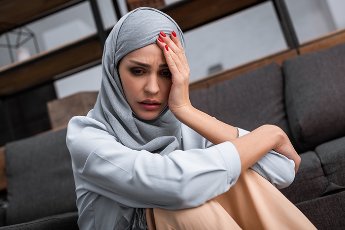 Muslim Bridesmaid Asks If She's A Jerk For Not Compromising And Keeping Her Hijab On For Her Friend's Wedding Muslim Bridesmaid Asks If She's A Jerk For Not Compromising And Keeping Her Hijab On For Her Friend's Wedding