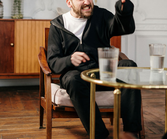 Kid Curses Out Mom’s Boyfriend As He Ruined Their Day Out, Woman Backs Him And Sparks A Conflict Kid Curses Out Mom’s Boyfriend As He Ruined Their Day Out, Woman Backs Him And Sparks A Conflict