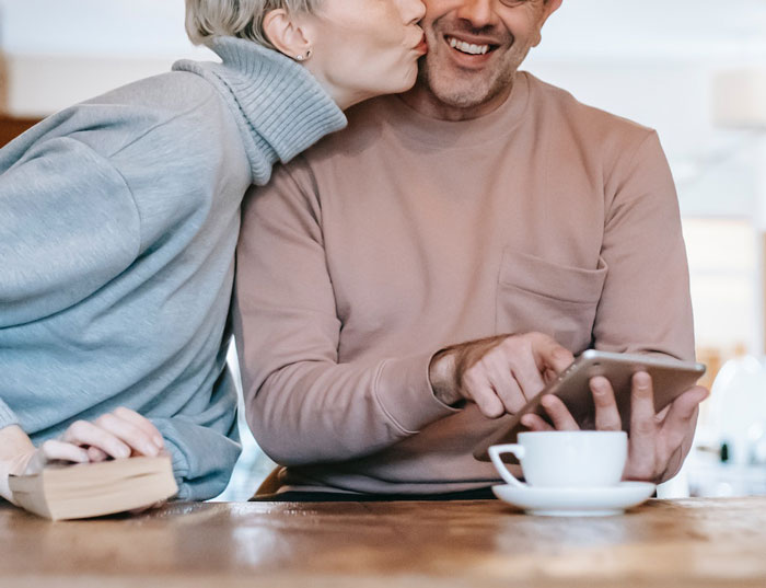 Woman Embarrasses Herself By Confronting Coworker About Him Being Gay Even Though He Isn't Woman Embarrasses Herself By Confronting Coworker About Him Being Gay Even Though He Isn't