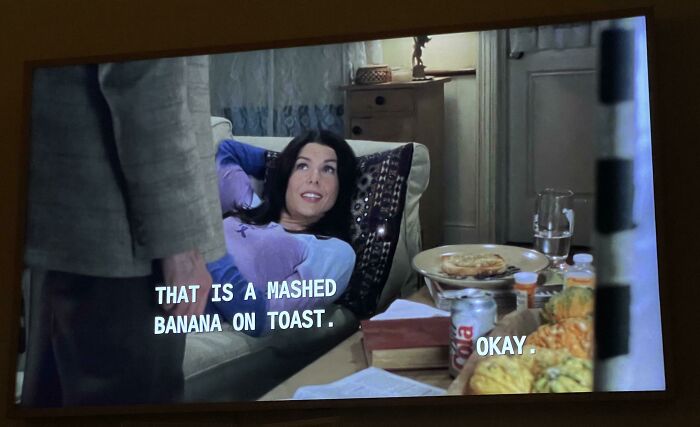 Gilmore Girls S1e9 - Diffusion Panel Is Visible On The Right Side Of The Frame