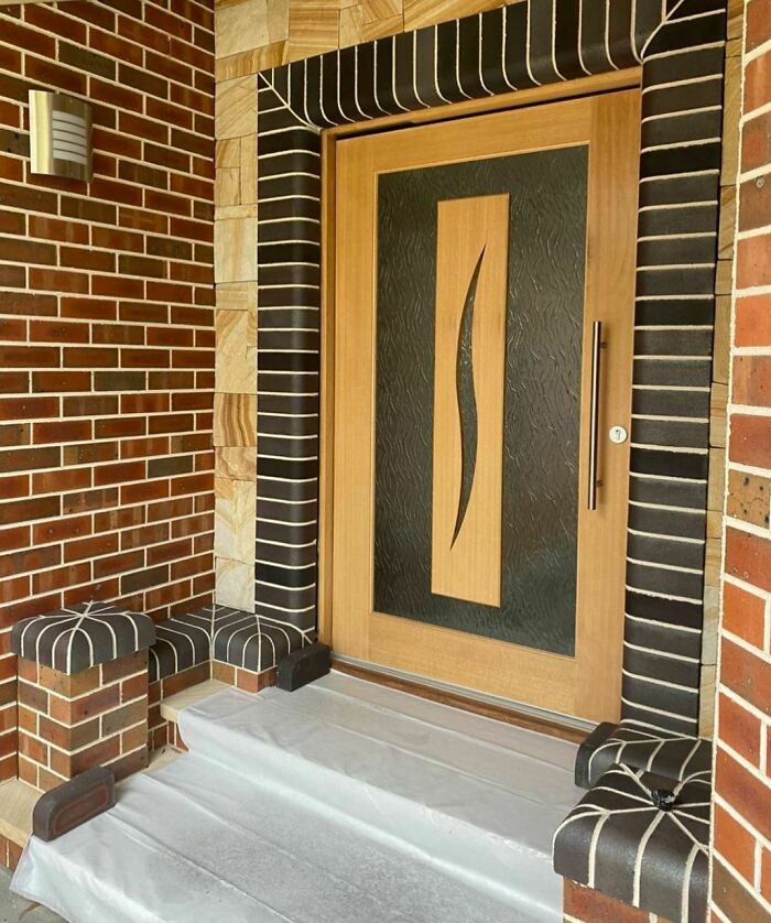 Design Of The Entryway Isn't Satisfying Or Good, But It Is A Lot Of Design