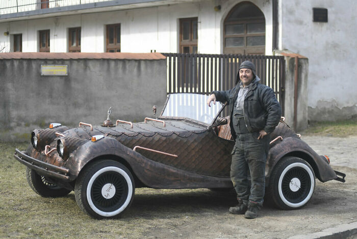 Un herrero eslovaco fabrica un coche dragón