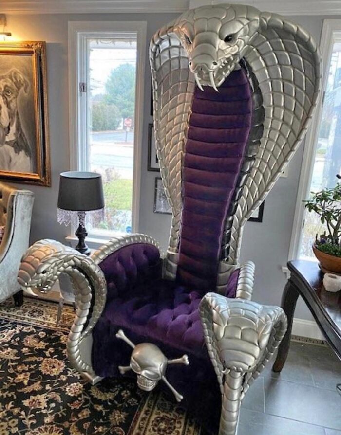 Cobra Throne