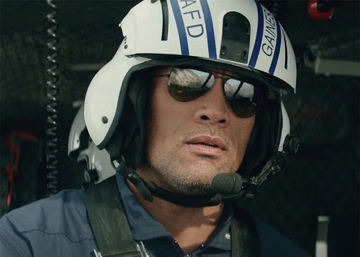 Dwayne Johnson flying in movie San Andreas