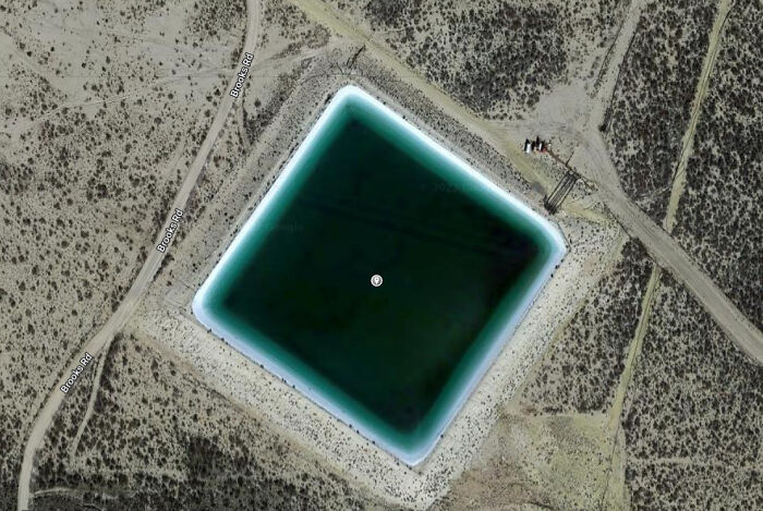 Strange Square Pool Found In The Middle Of Nowhere In Texas