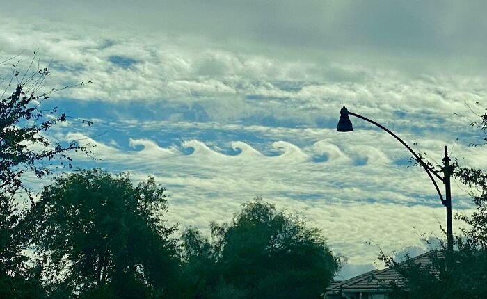 Estas nubes parecen un dibujo infantil de olas