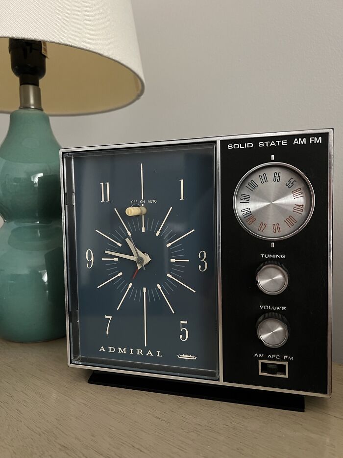 Just Scored This Fully Functioning Admiral Alarm Clock / Radio After Helping My Friend Clear Out His Mom’s House