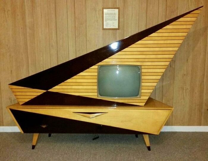 The Kuba Komet Was Made From 1957 To 1962 In Wolfenbuttel, West Germany - A 23-Inch Black And White Television, 8 Speakers, A Telefunken Phonographs And A Multi Band Radio Receiver