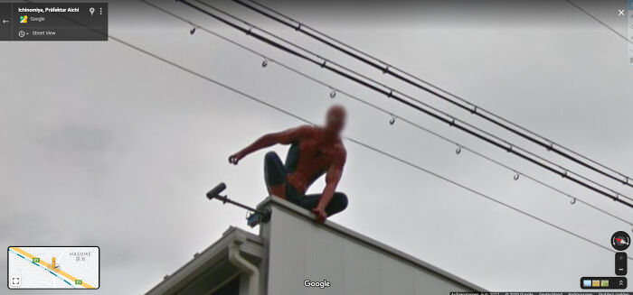 Spiderman en un tejado. ¡Encontrado en Japón!