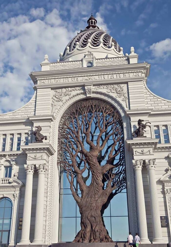 The Iron Tree Is An Absolute Unit