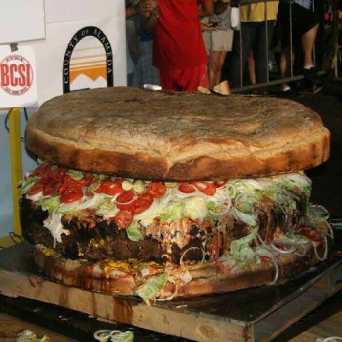World's Biggest Burger Weighs 777 Pounds