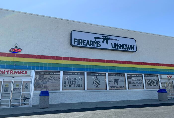 This Toys "R" Us Turned Into A Gun Store