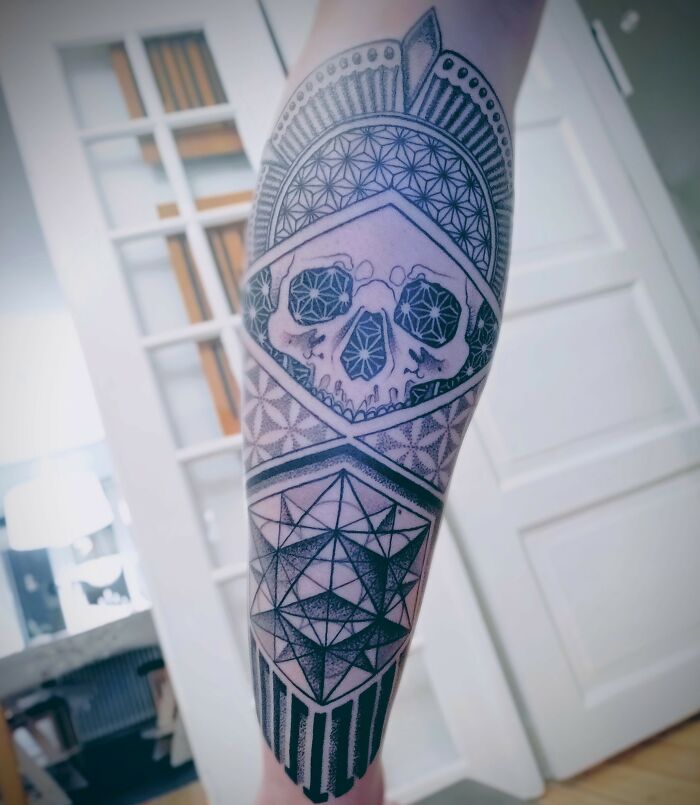 Geometric skull tattoo on leg