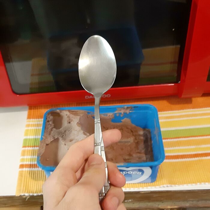 Life Pro Tip! Microwave Your Spoon For 10 Seconds To Make Scooping Ice-Cream Easier!