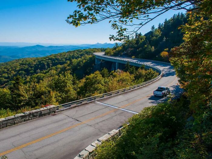 Picture of car driving Blue Ridge Parkway