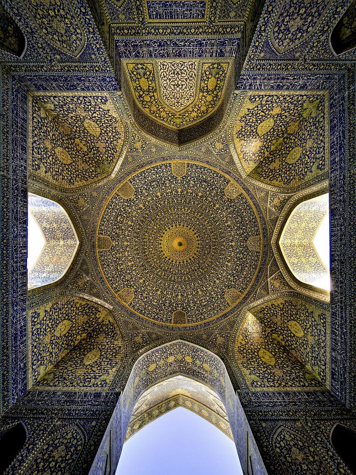El techo de la mezquita Shah en Isfahán, Irán 