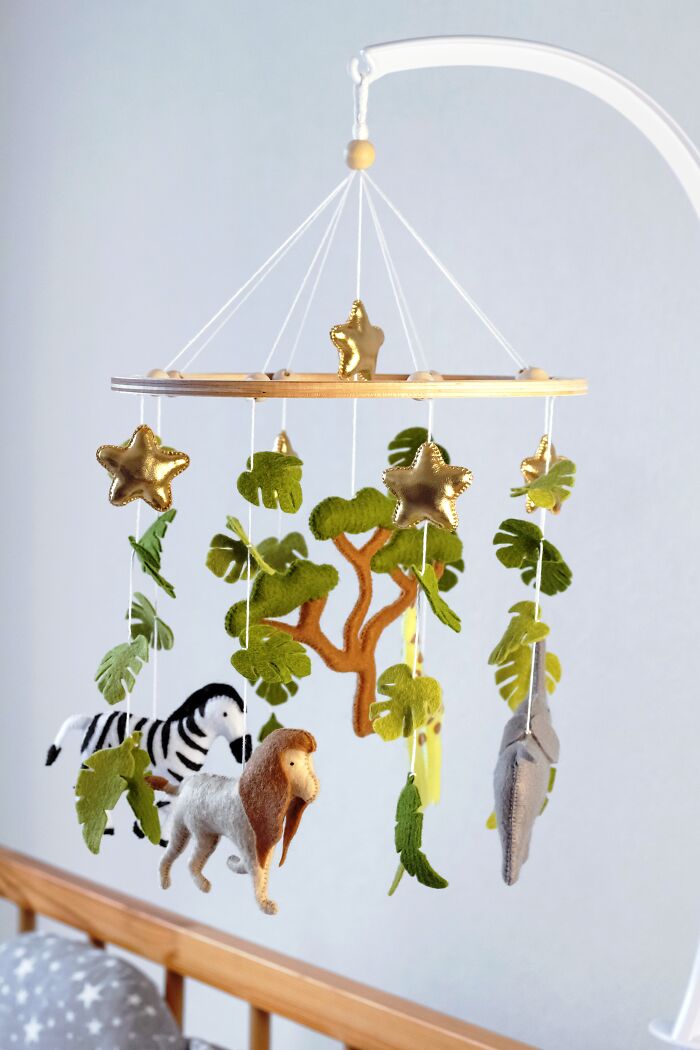 I Made An Adorable Baby Safari Mobile Out Of Felt (10 Pics)