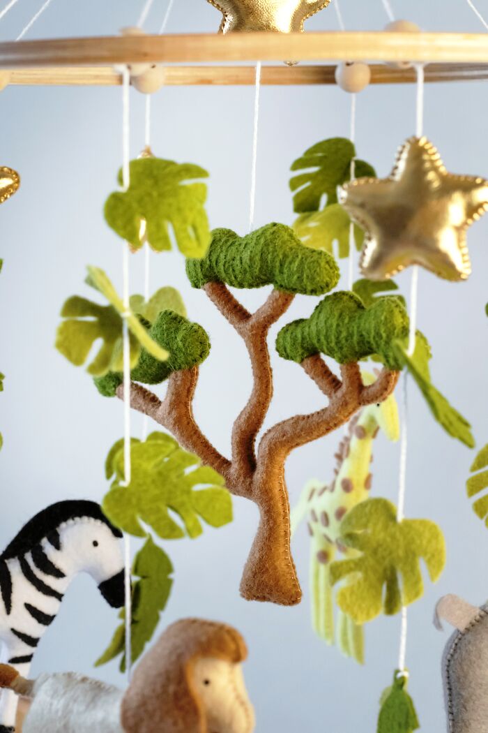 I Made An Adorable Baby Safari Mobile Out Of Felt (10 Pics)