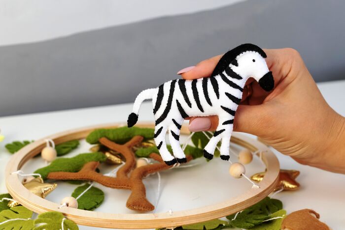 I Made An Adorable Baby Safari Mobile Out Of Felt (10 Pics)