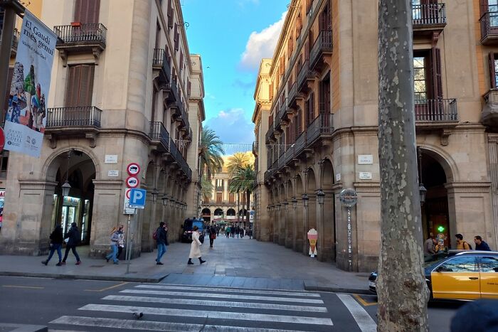 Barcelona's Gothic Quarter (4 Pics)