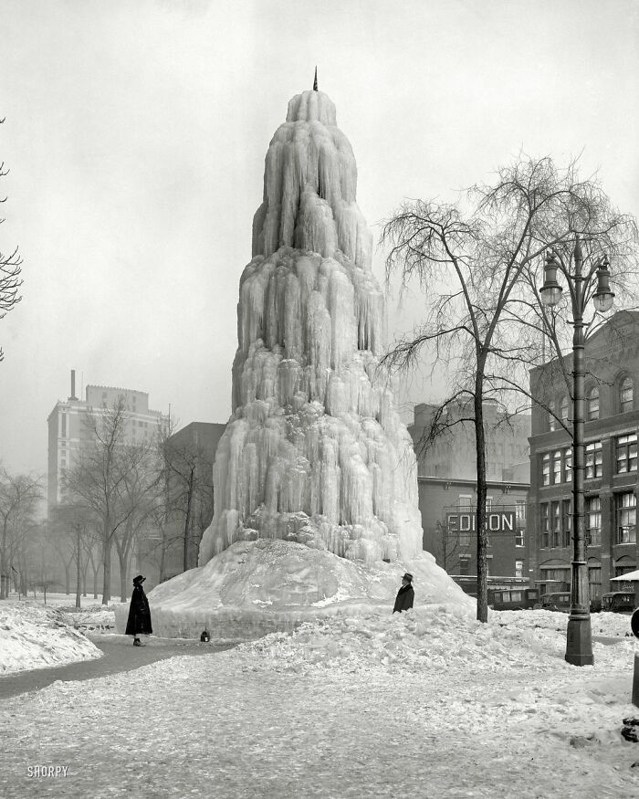 C. 1917. Fuente congelada, Washington Boulevard, Detroit