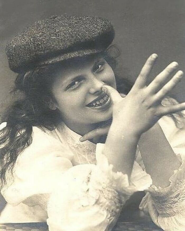 Victorian / Edwardian Era Lady With An Unusual Pose For The Time Circa Early 1900 S