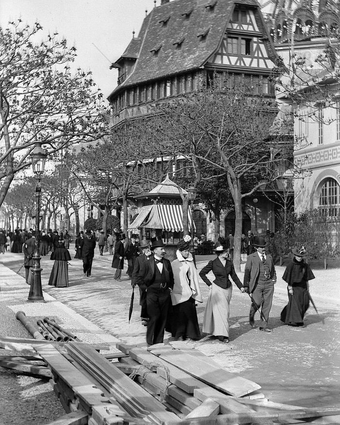 A Victorian Stroll In The Park During The Paris Exposition / World Fair C. 1900