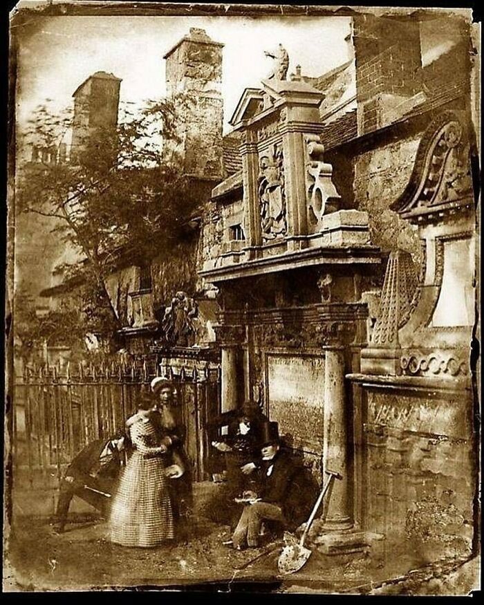 Very Early Victorian Photo, Taken C 1847 At Greyfriars Cemetery In Edinburgh. No Idea What That Chap Is Doing On The Left!