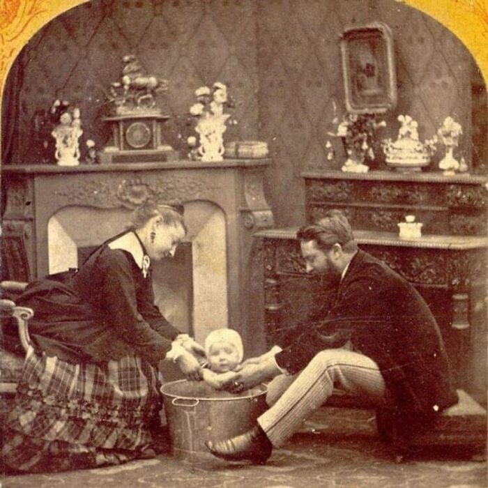 Victorian Stereograph Card Photo Of A Couple Giving Little Albert A Bath In Their Casserole Pot! Circa 1860s