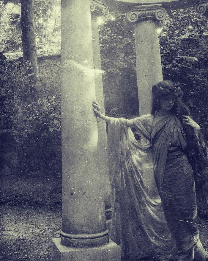 Portrait Of Eva Palmer Sikelianos, Taken Circa 1907. She Was A Prominent Figure In The Movement Toward Reviving Ancient Greek Artistic And Cultural Practices During The Early Twentieth Century