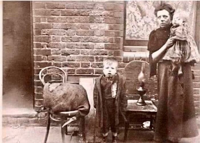 A Mother And Her 2 Children With Their Belongings Turfed Out Into The Street In East London In 1890 Because They Hadn’t Paid The Rent. They Were Later Saved By The Charity Dr Bernardo’s