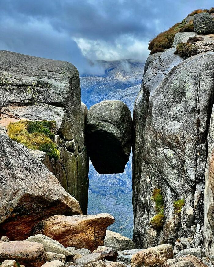 KjeragƄolten Boulder, Norway