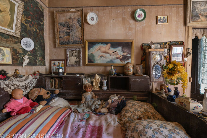 I Discovered An Abandoned House In France Filled With 'Demonic' Dolls (18 Pics)