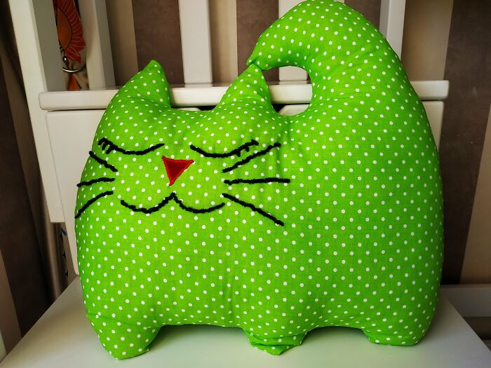 I Make Funny Pillows In The Form Of Cute Cats (13 Pics)