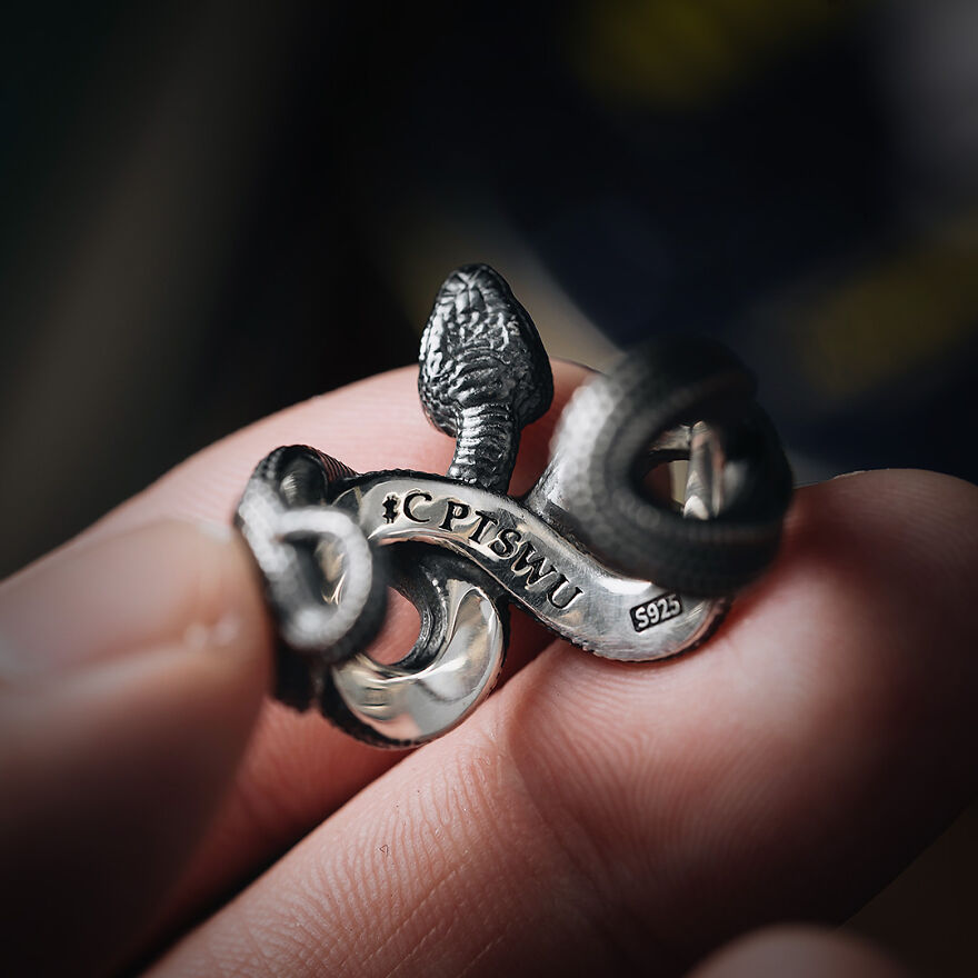 The Striking Serpent Ring: A Masterpiece Of Craftsmanship And Artistry The Striking Serpent Ring: A Masterpiece Of Craftsmanship And Artistry