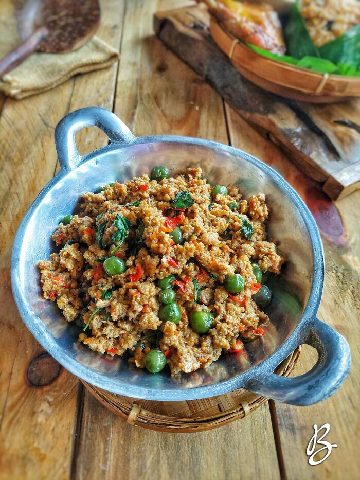 If You Ever Visit West Java, Indonesia, You Have To Try This Dish! It's Called Tumis Oncom Leunca Uleuketeuk, Or Oncom Stir-Fry With Leunca À La Uleuketeuk!