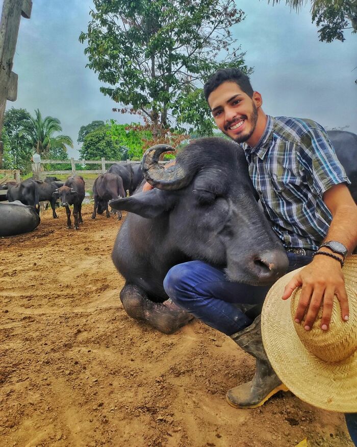 This Man From Brazil Who Lives On A Farm Shares A Beautiful Bond With A Rescued Capybara This Man From Brazil Who Lives On A Farm Shares A Beautiful Bond With A Rescued Capybara
