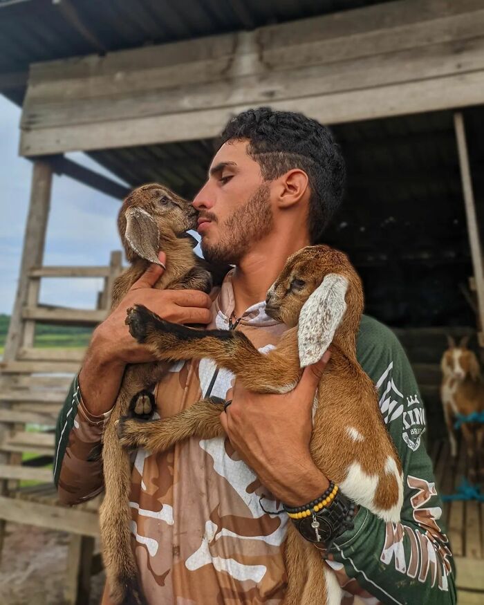 This Man From Brazil Who Lives On A Farm Shares A Beautiful Bond With A Rescued Capybara This Man From Brazil Who Lives On A Farm Shares A Beautiful Bond With A Rescued Capybara