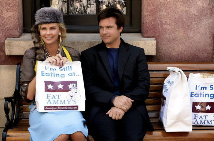 Michael Bluth and Lindsay Bluth Fünke sitting on the bench
