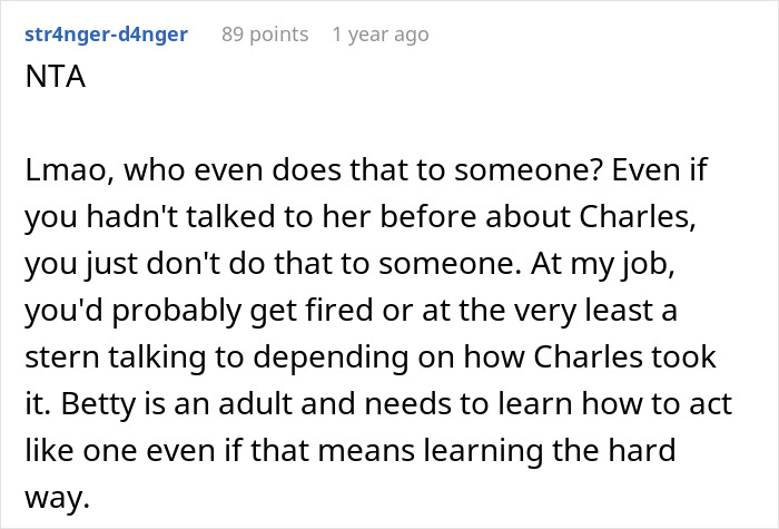 Woman Embarrasses Herself By Confronting Coworker About Him Being Gay Even Though He Isn't Woman Embarrasses Herself By Confronting Coworker About Him Being Gay Even Though He Isn't