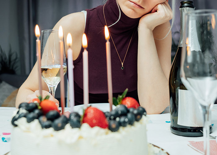 Couple Steal The Spotlight From Woman Celebrating 30th Birthday By Getting Engaged, Her Friend Ruins Their Moment In Kind Couple Steal The Spotlight From Woman Celebrating 30th Birthday By Getting Engaged, Her Friend Ruins Their Moment In Kind