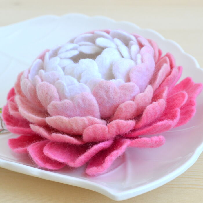 I Create Felted Flower Brooches From Merino Wool (39 Pics)