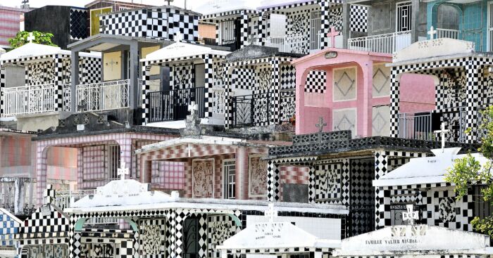 I Made A Compilation Of Amazing And Peculiar Cemeteries Of The World (29 Pics)